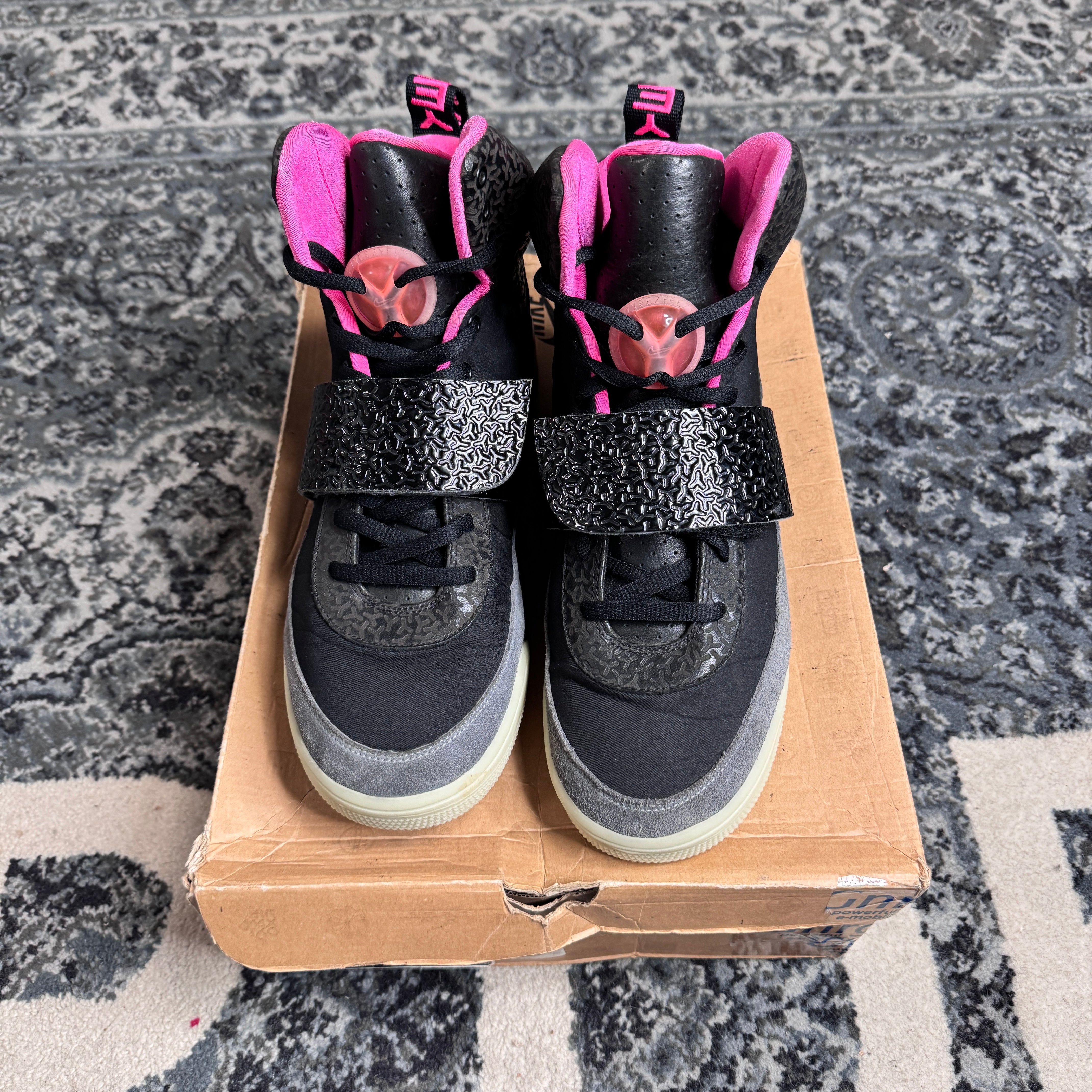 Nike air yeezy 1 black pink hotsell